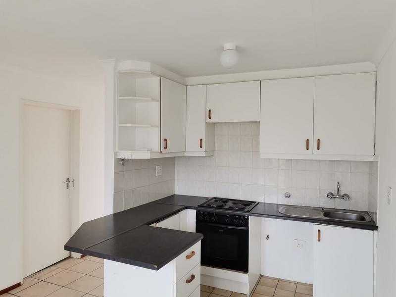 To Let 2 Bedroom Property for Rent in Oakglen Western Cape